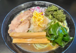暑い日にはやっぱり『ニボシャルコールドNo.1』🍜冷たい煮干しラーメン😁麺は静岡ではウチでしか食べる事のできない翡翠麺🤩👍あっさ...