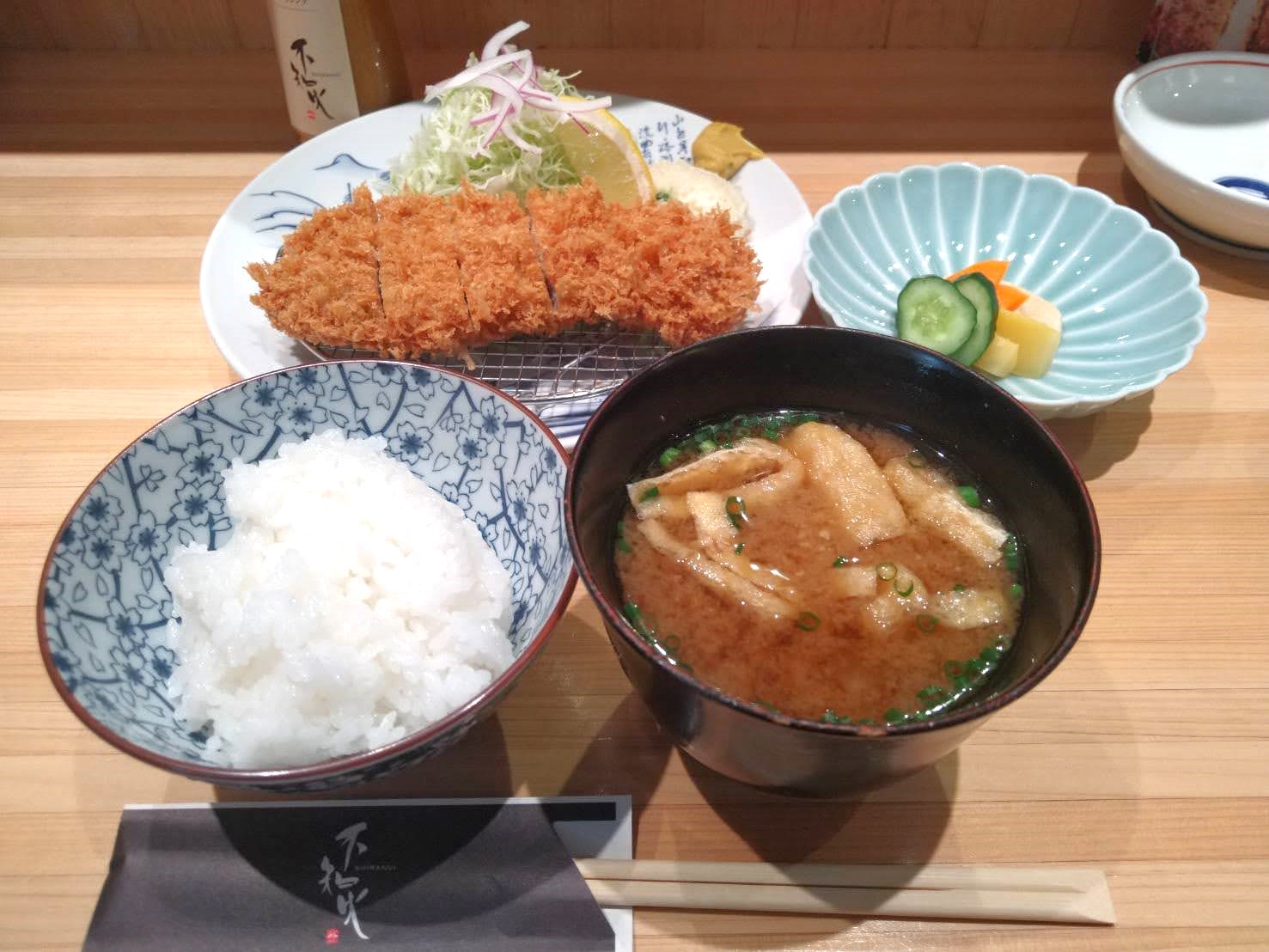 ロースカツ定食